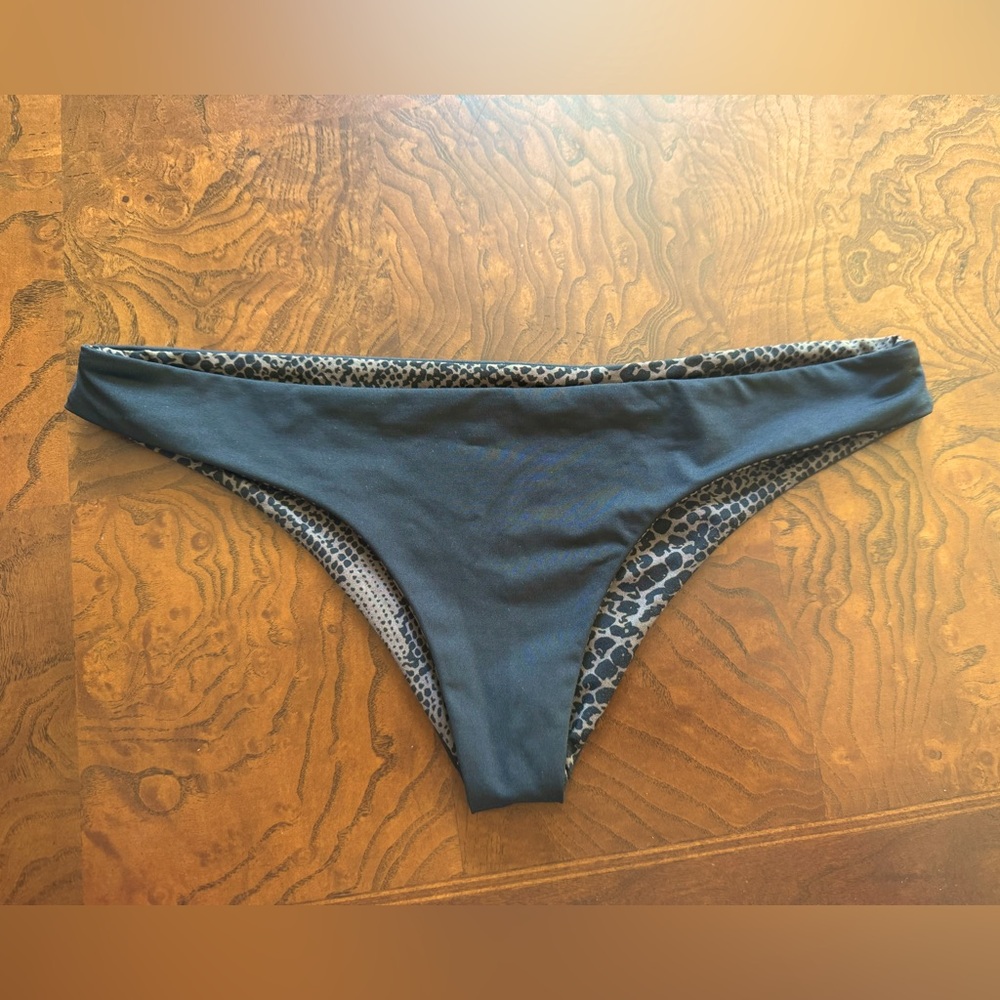 Acacia 🌺 Makai Bottom Medium